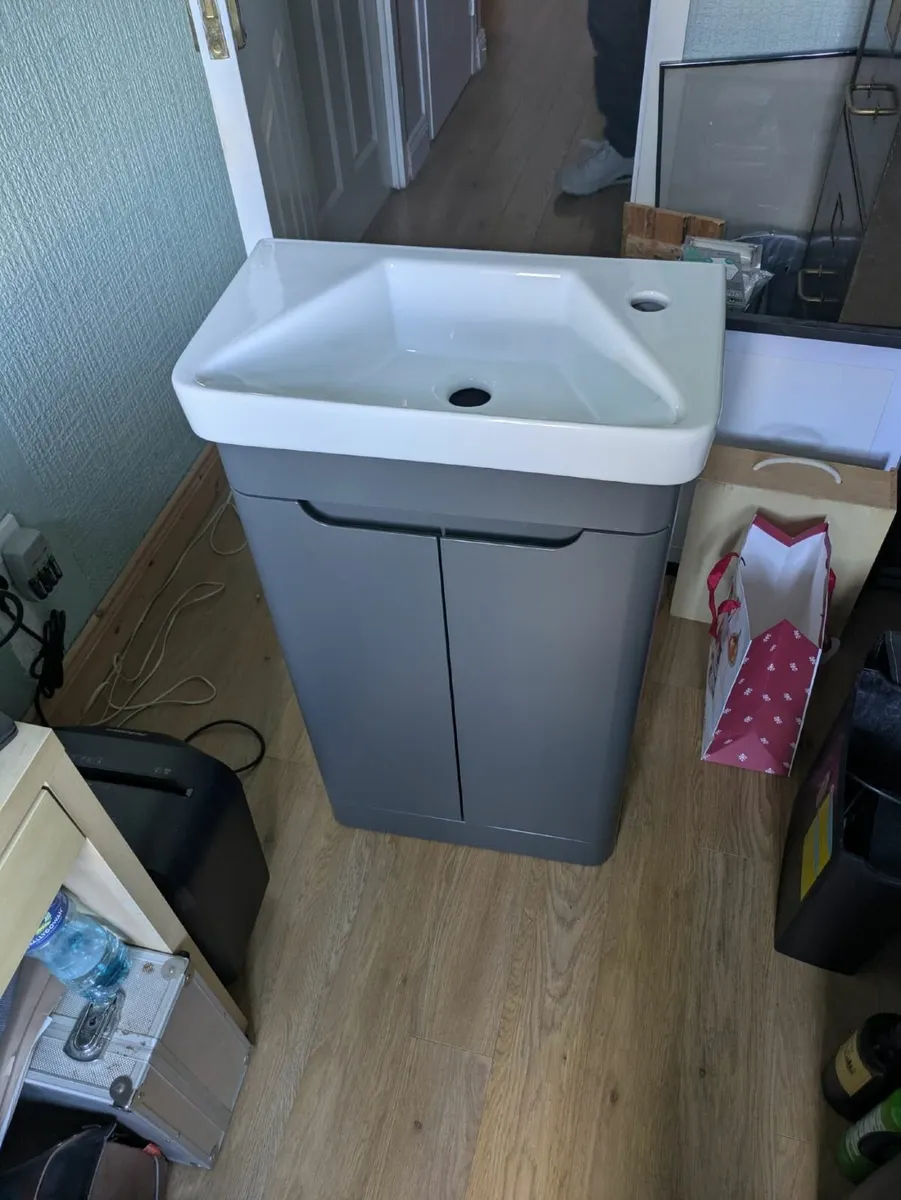 Washbasin and Cabinet - Image 1