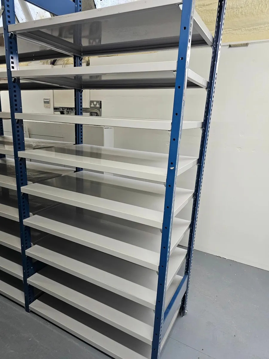 Bay and shelfs - Image 1