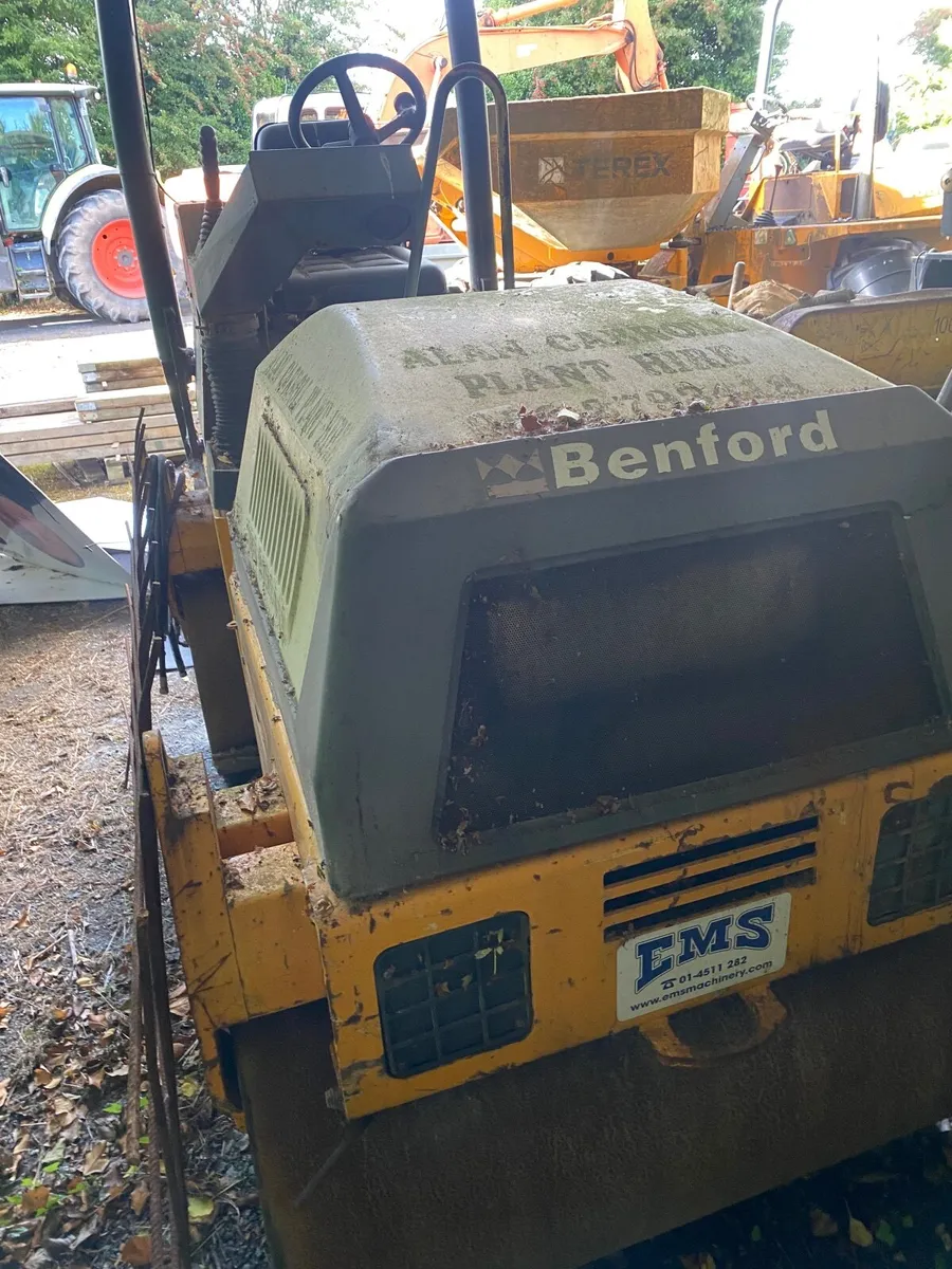 Vibrating roller - Image 1