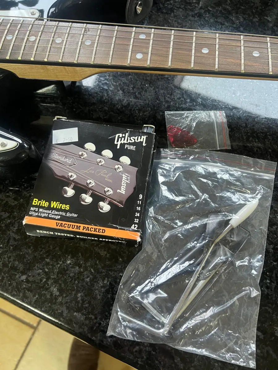 Electric Guitar - Image 3