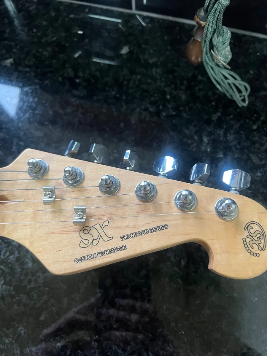 Electric Guitar - Image 4