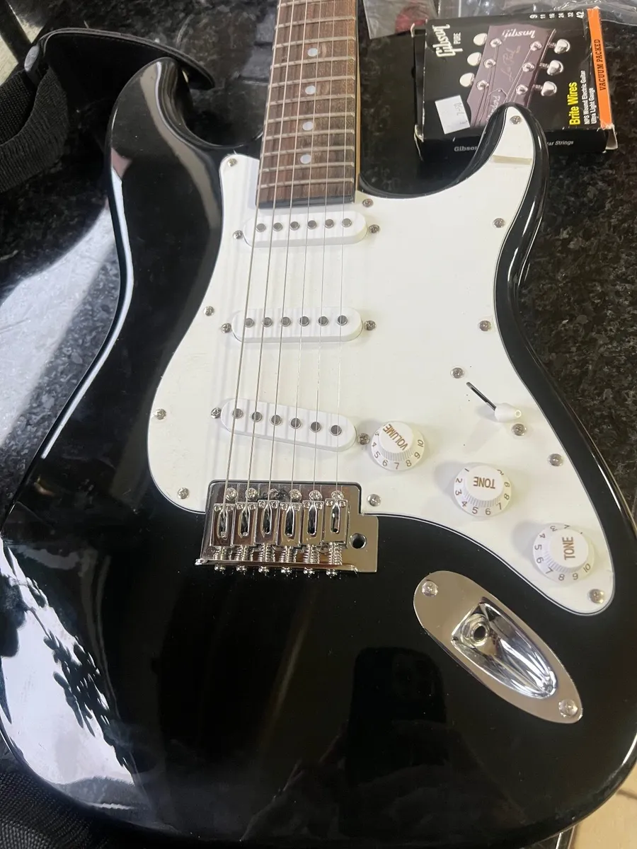 Electric Guitar - Image 2