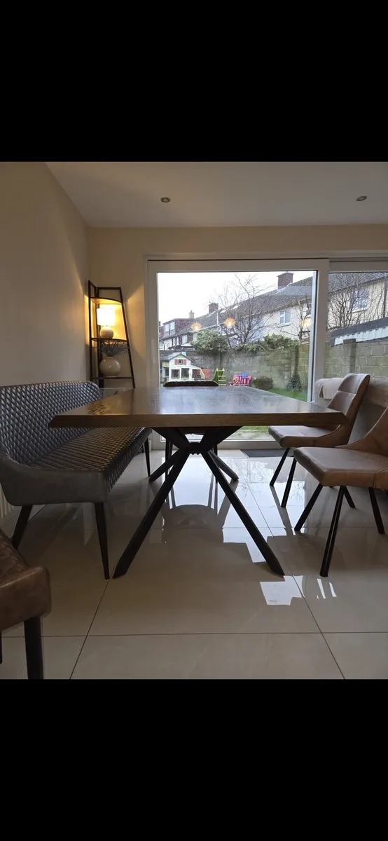 Kitchen table and chairs - Image 1