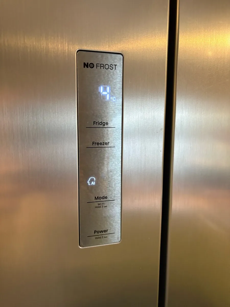 Hisense American-style Fridge Freezer - Image 2