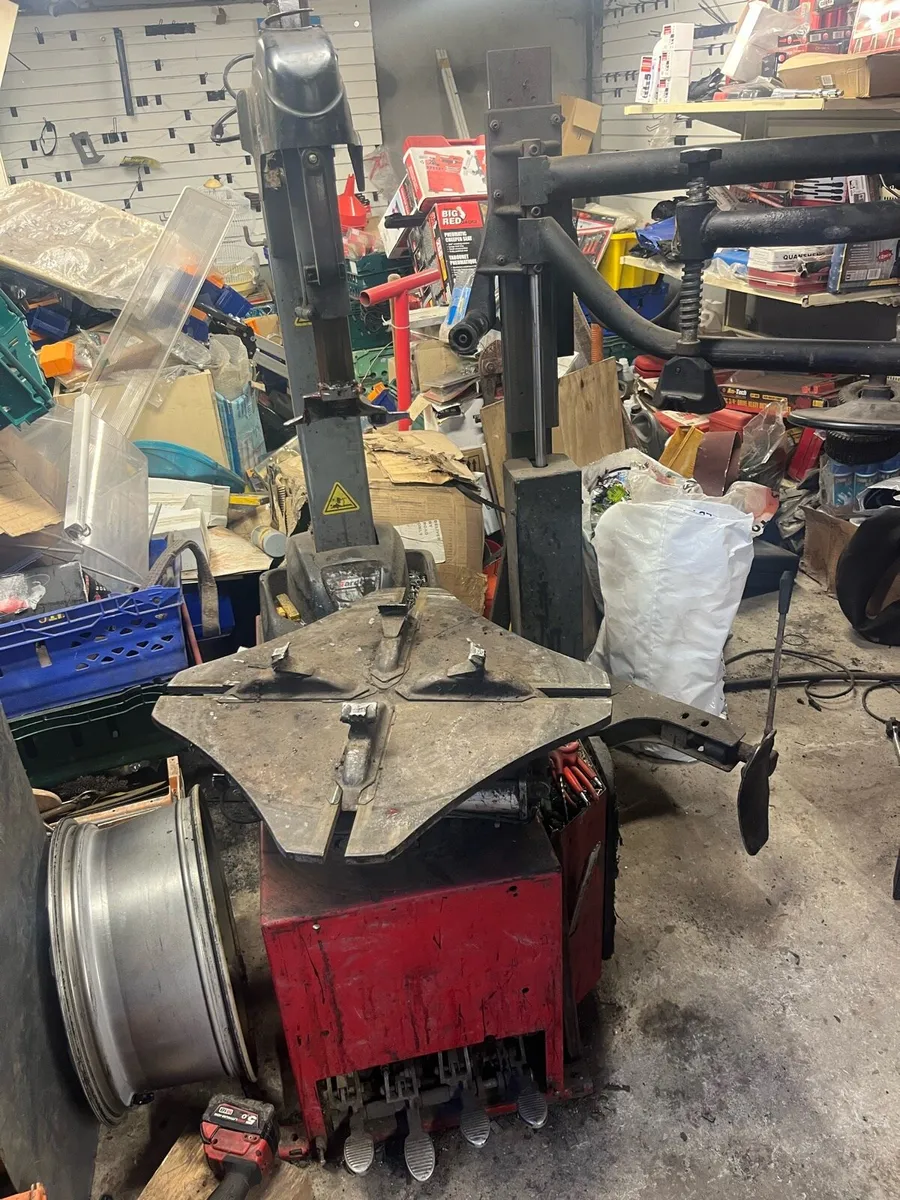 Tyre machine - Image 1