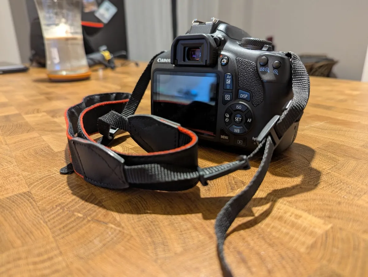 Canon EOS 2000D Kit + Accessories - Image 1