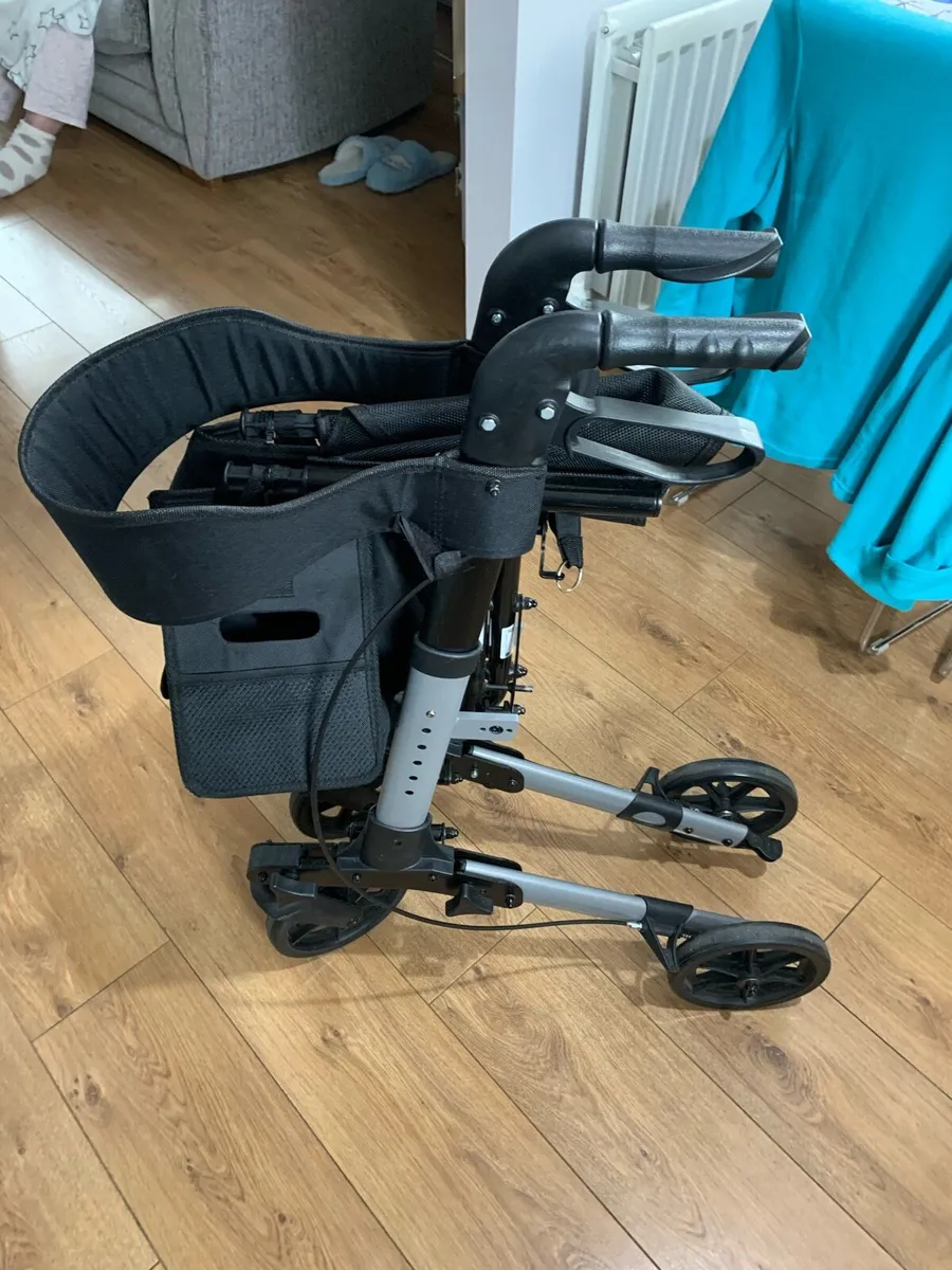 Rotater walking aid - Image 1