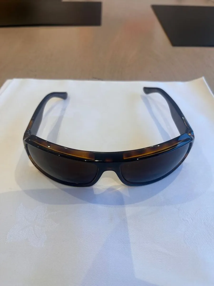 Gucci GG1547/S Sunglasses - Image 1