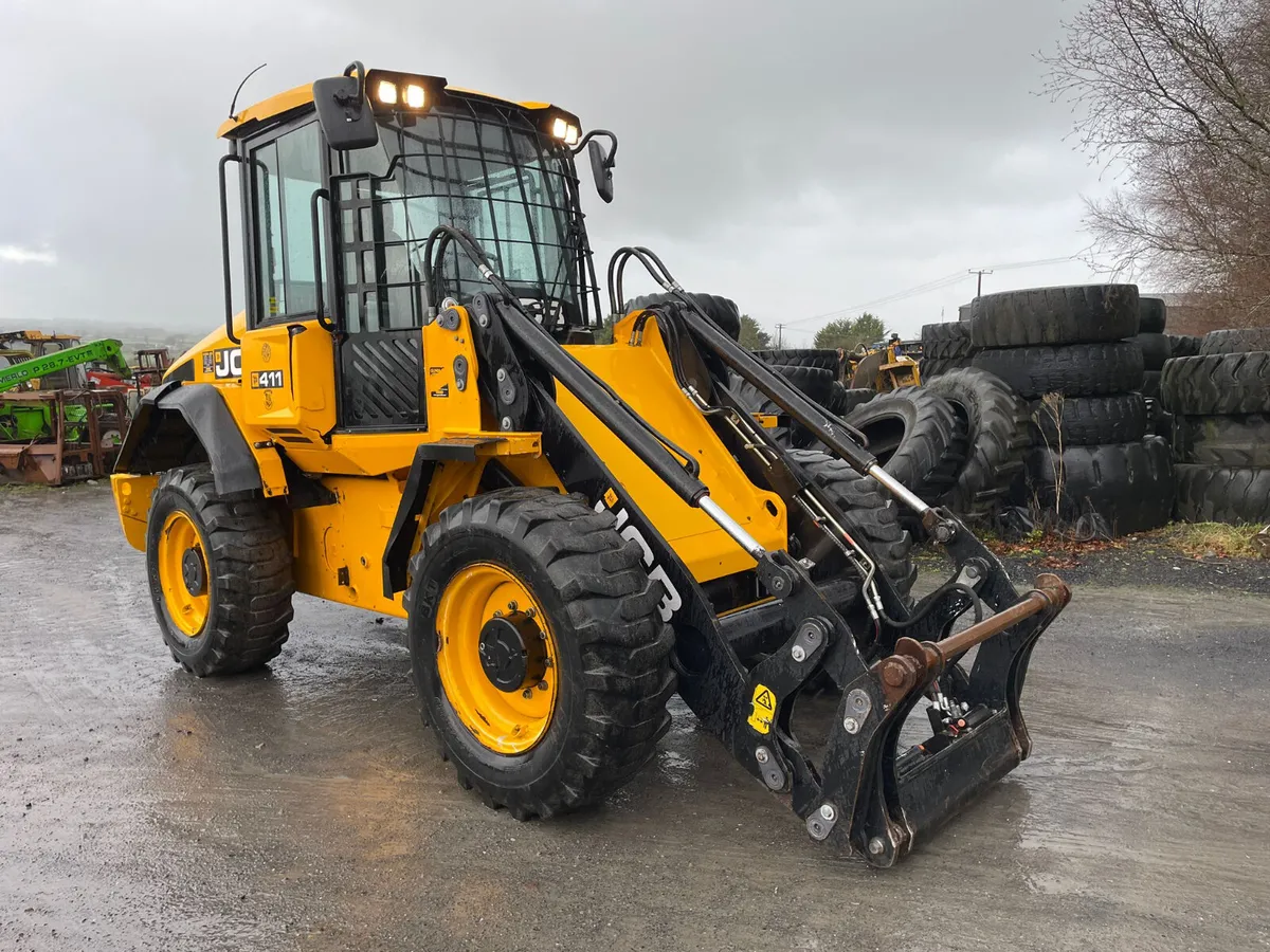 JCB 411 Loading Shovel - Image 1