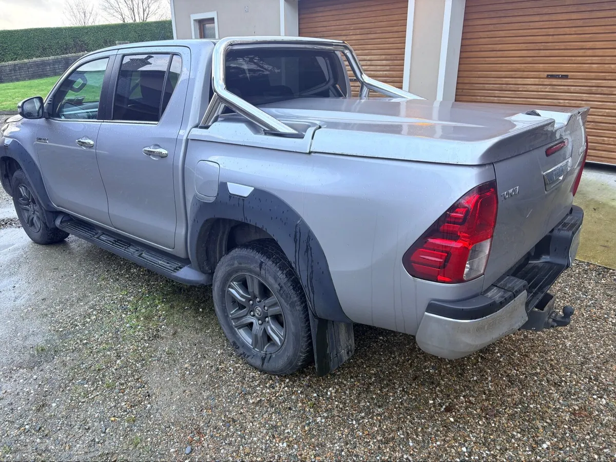 Toyota Hilux 2021 - Image 4