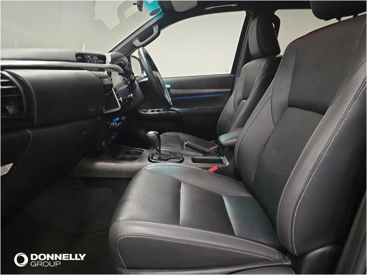 Toyota Hilux Diesel Invincible X - Image 4