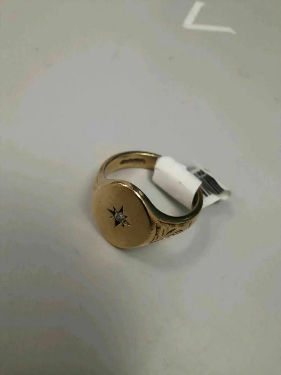 9ct Gold Signet Ring 9 w/ Diamond 9k - Image 1