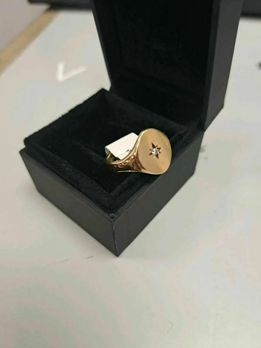 9ct Gold Signet Ring 9 w/ Diamond 9k - Image 3