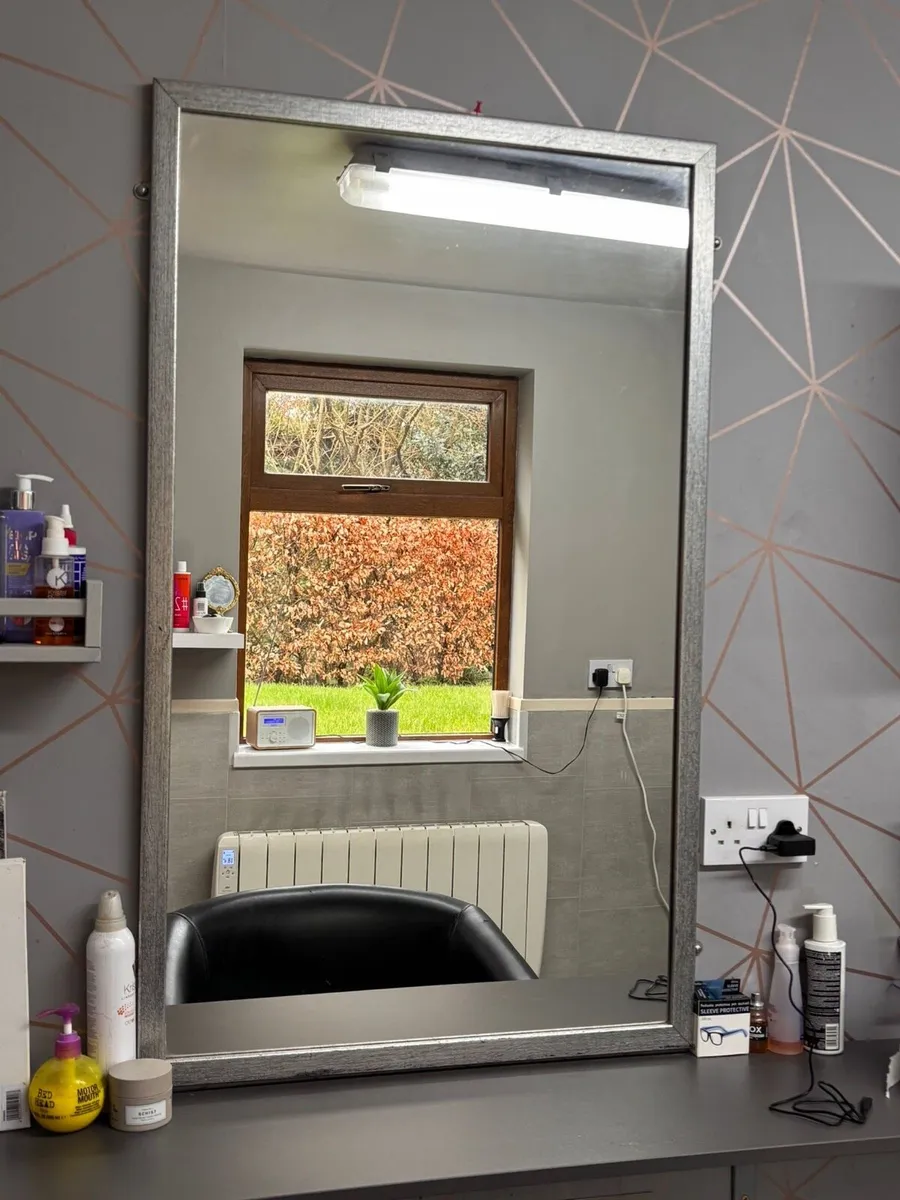 Hairdressing furniture - Image 3