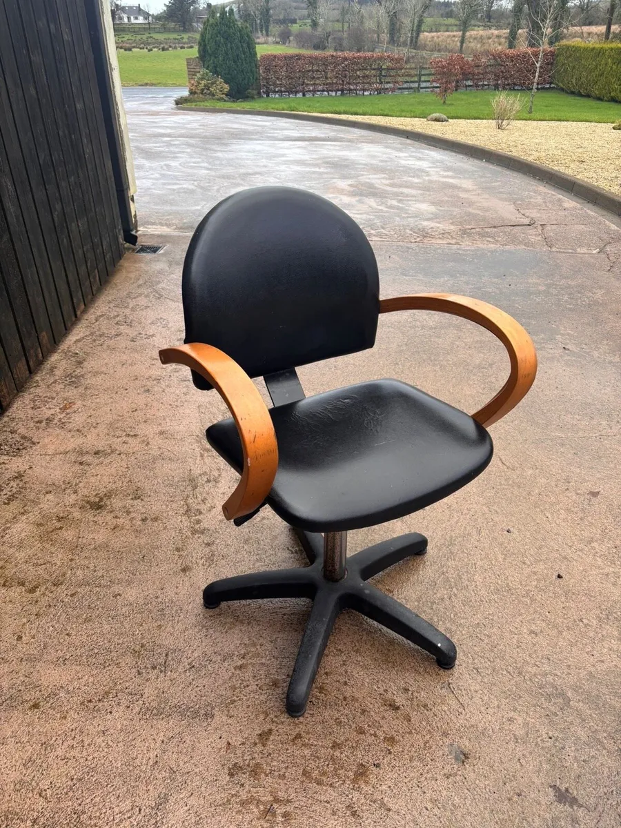 Hairdressing furniture - Image 3