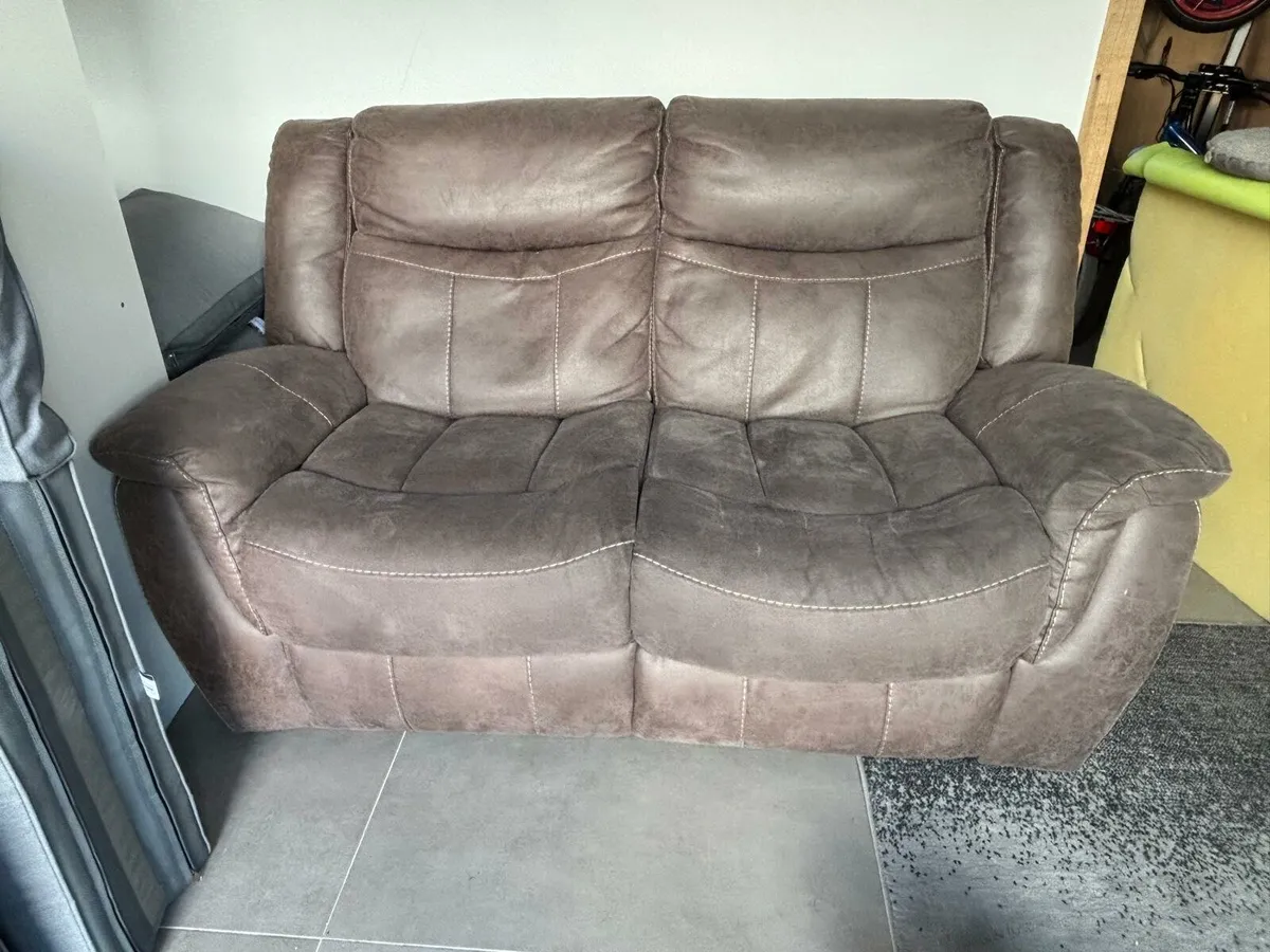 2 seater recliner couch - Image 1