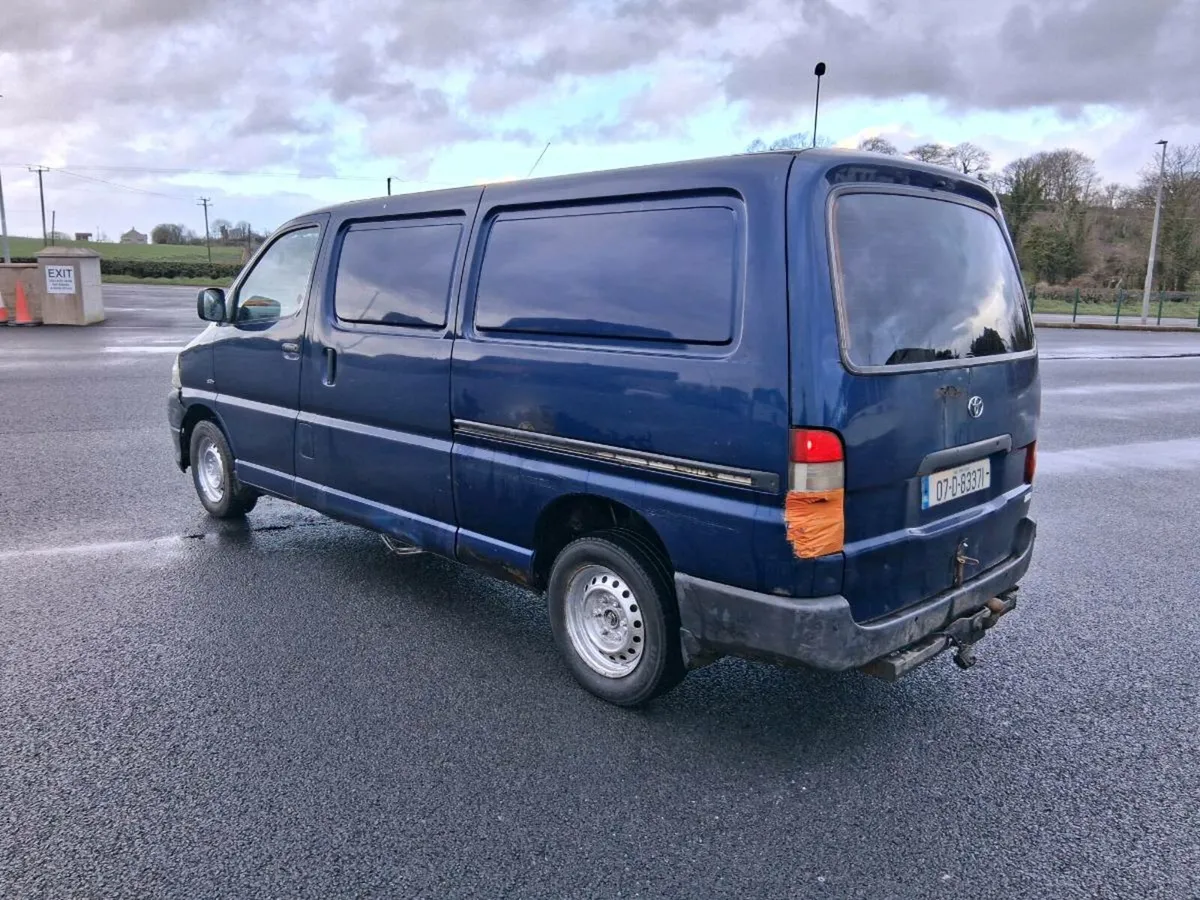 €2950 2007 hiace with tax and test €2950 - Image 4