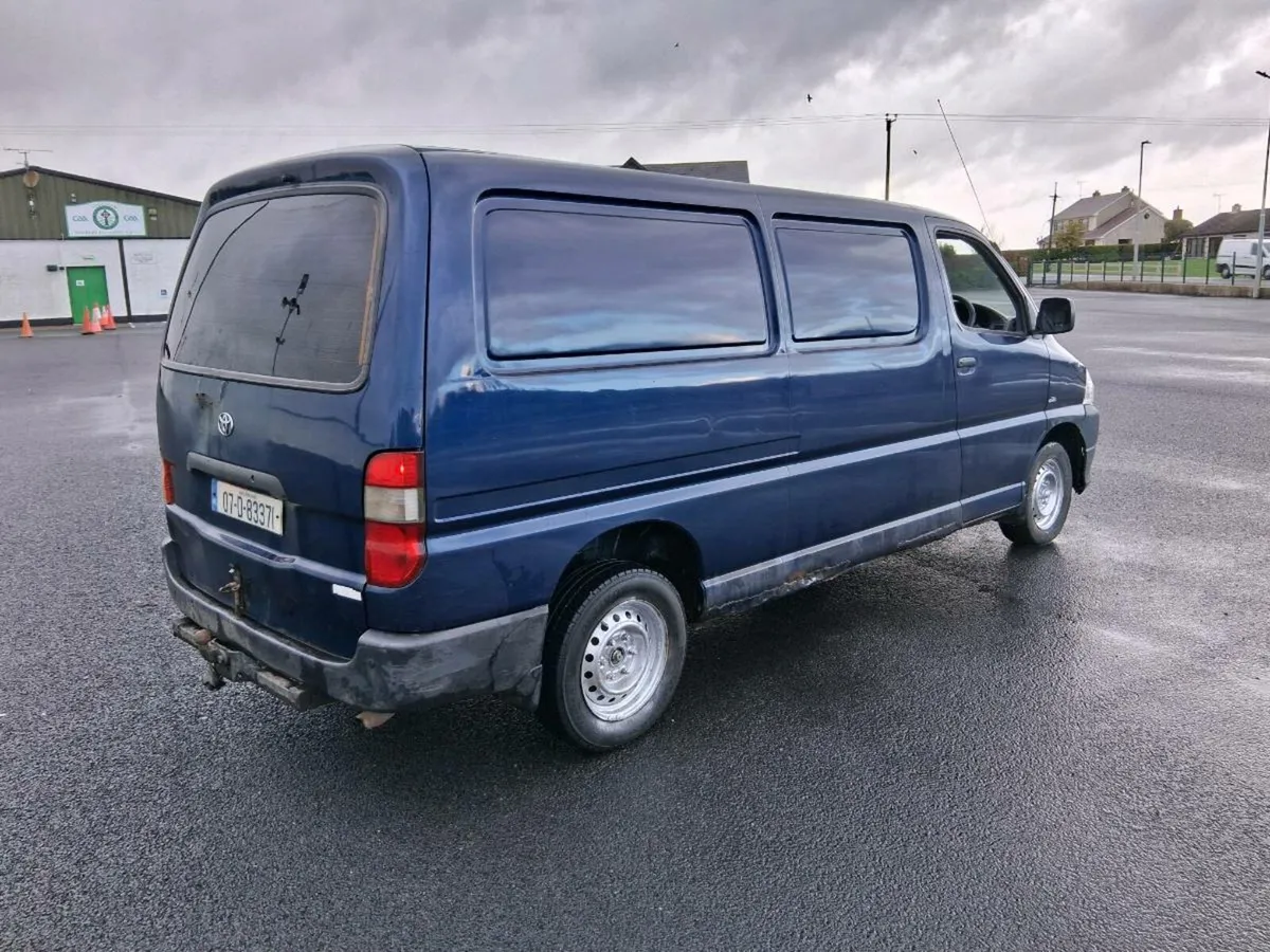 €2950 2007 hiace with tax and test €2950 - Image 3