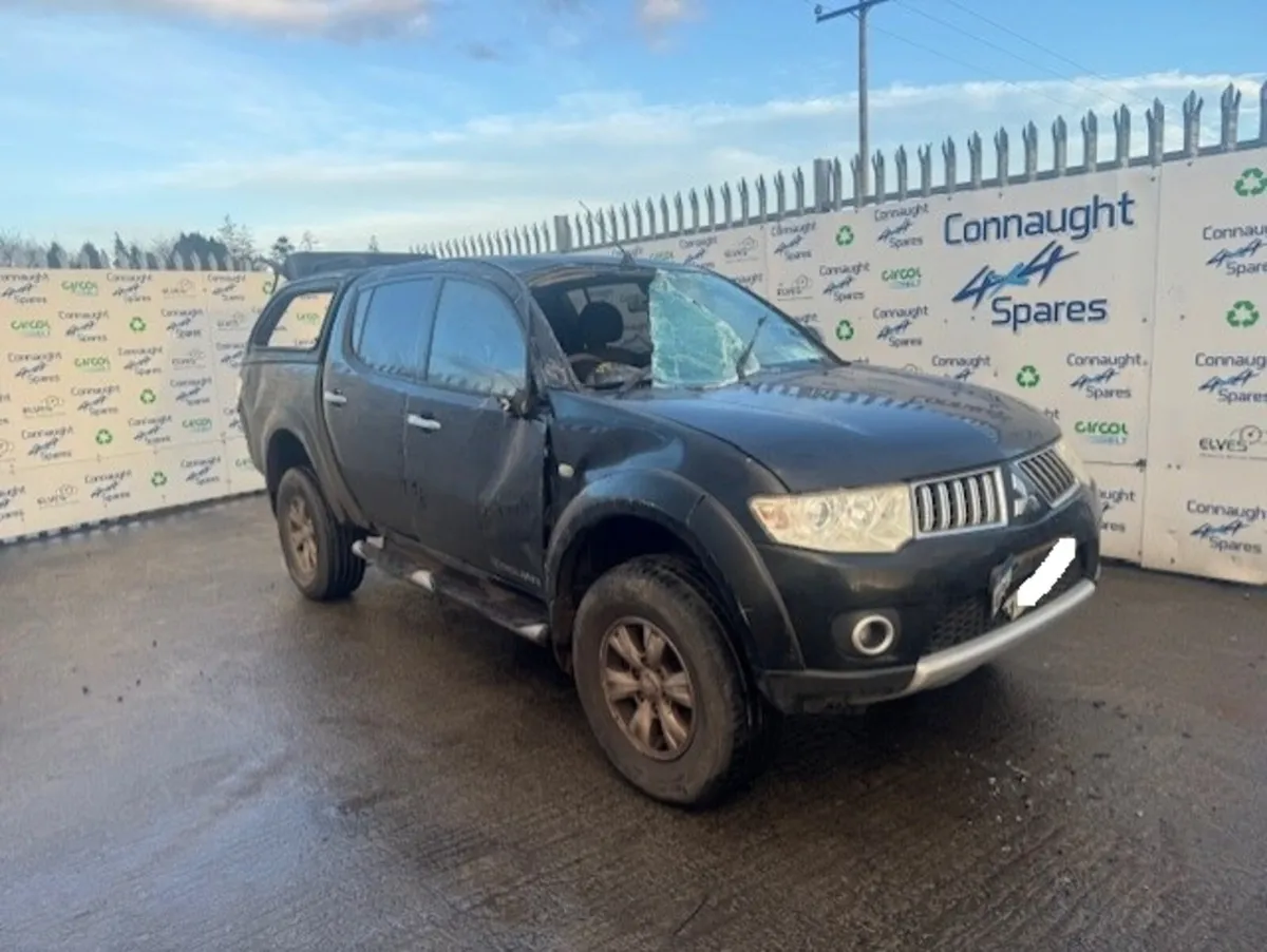 2013 MITSUBISHI  L200 JUST IN FOR BREAKING - Image 1