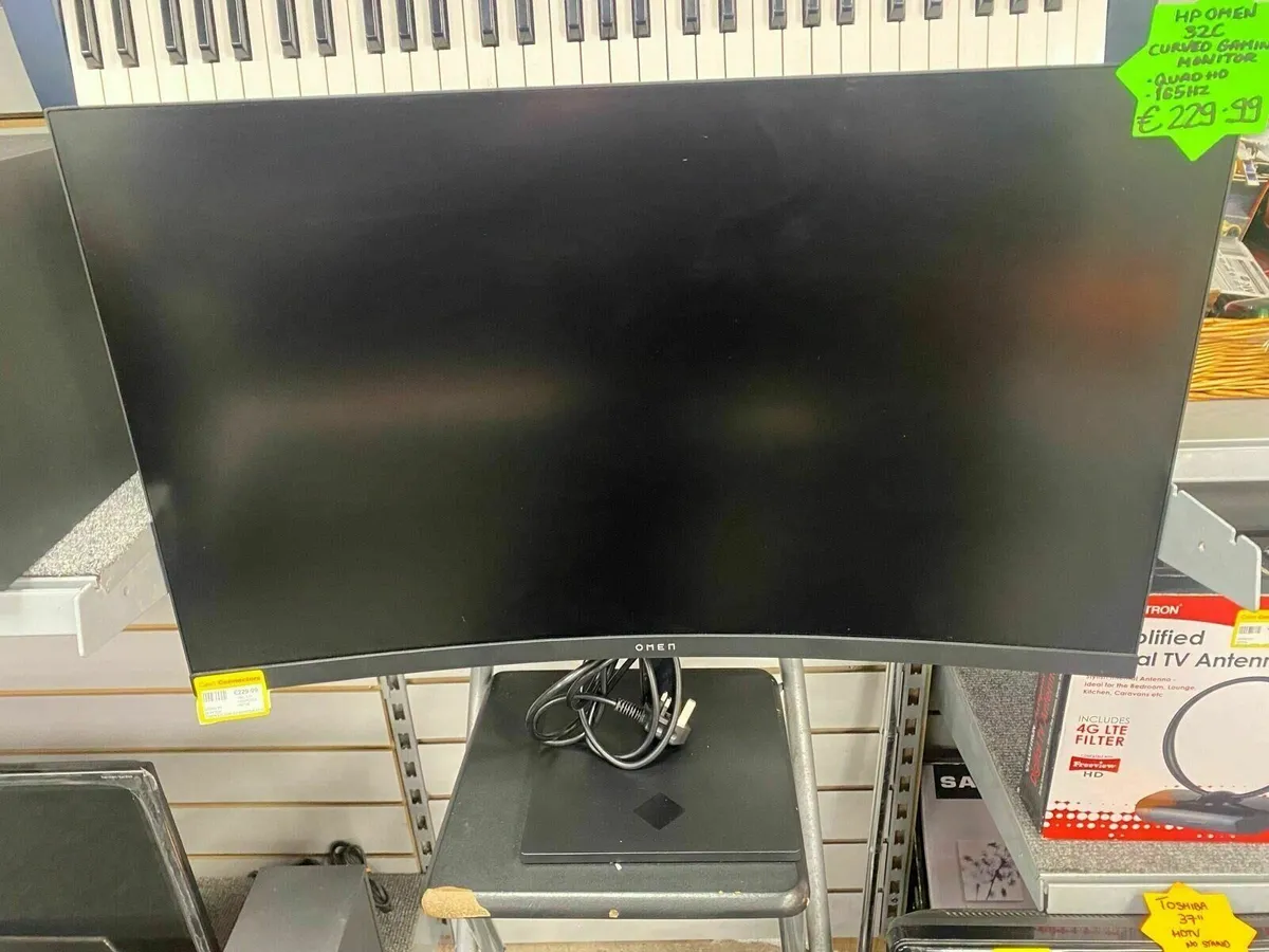 HP Omen 32C Curved Gaming Monitor *Used* - Image 2