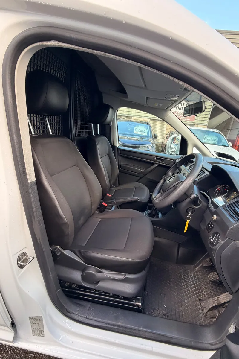 192 Volkswagen Caddy 102Bhp Maxi - Image 4