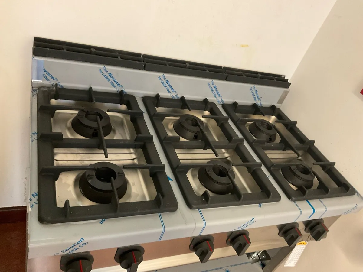 A new commercial unused 6 ring gas hob - Image 3