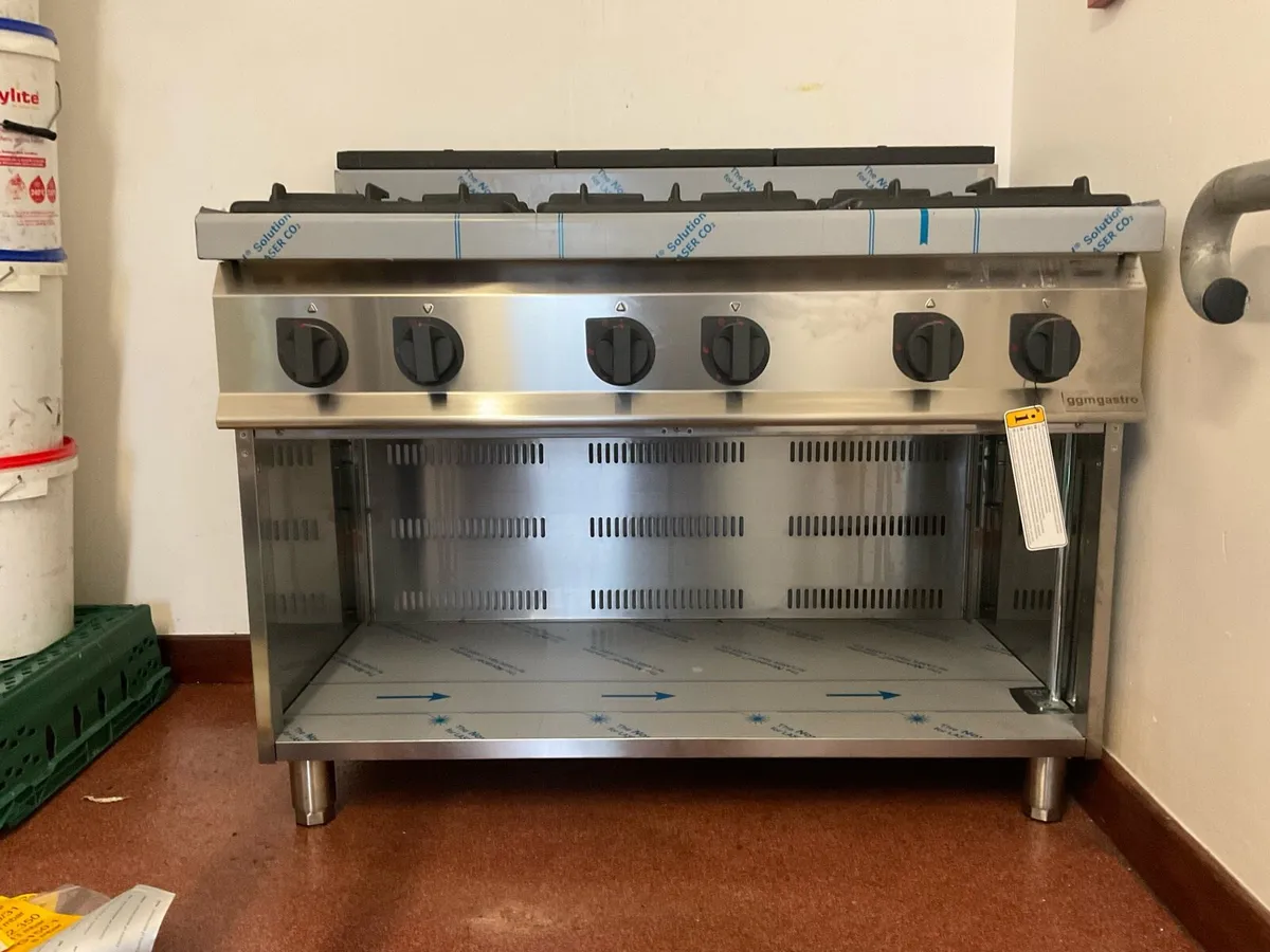 A new commercial unused 6 ring gas hob - Image 4