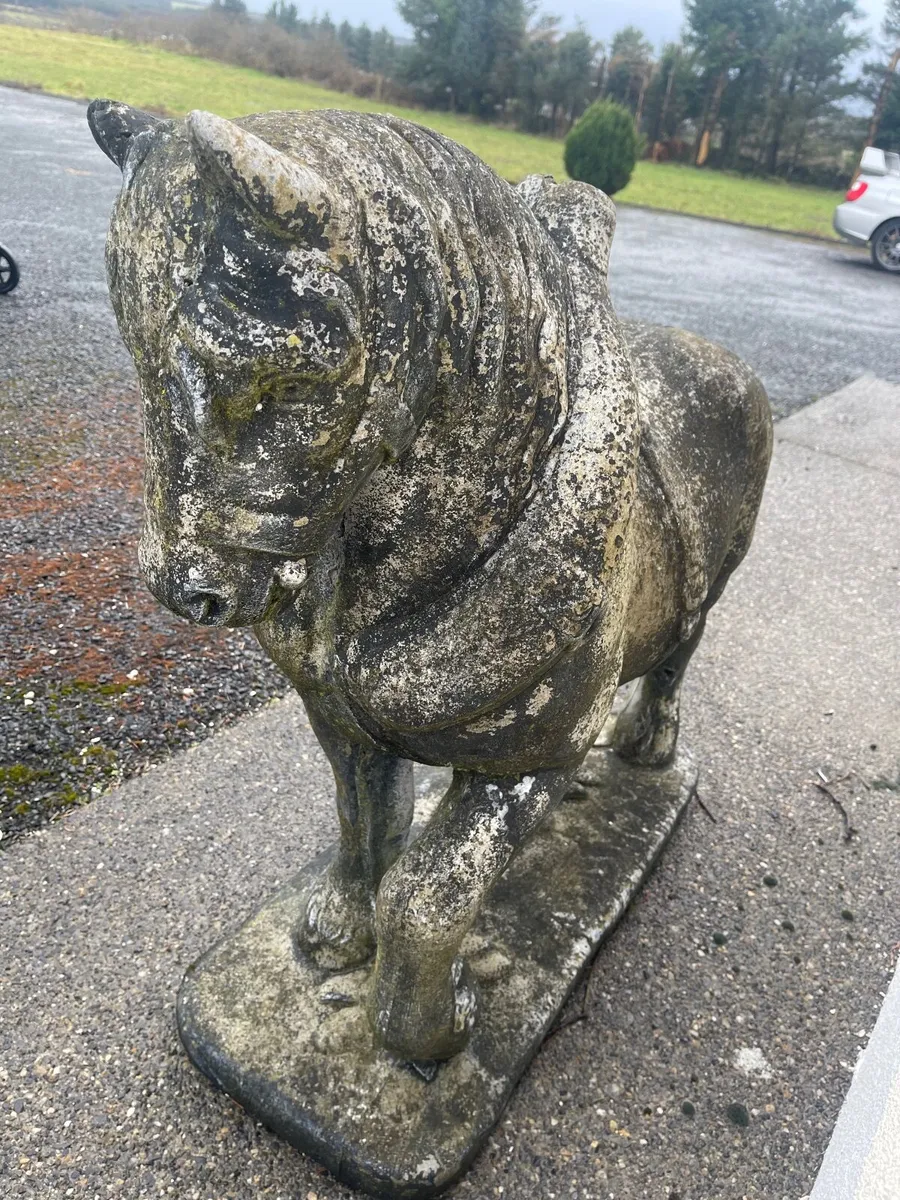 Concrete horse - Image 3