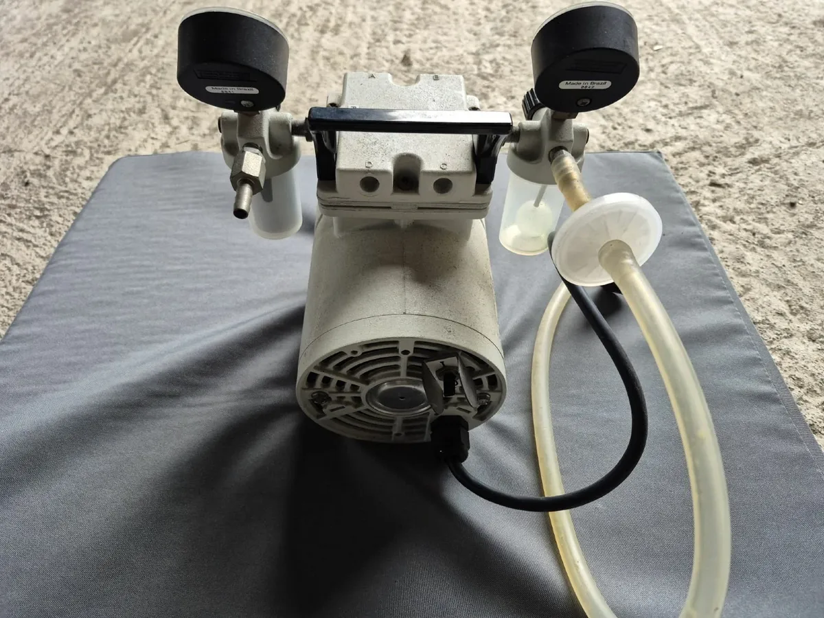 Laboratory Vacuum & Pressure Pump - Image 2