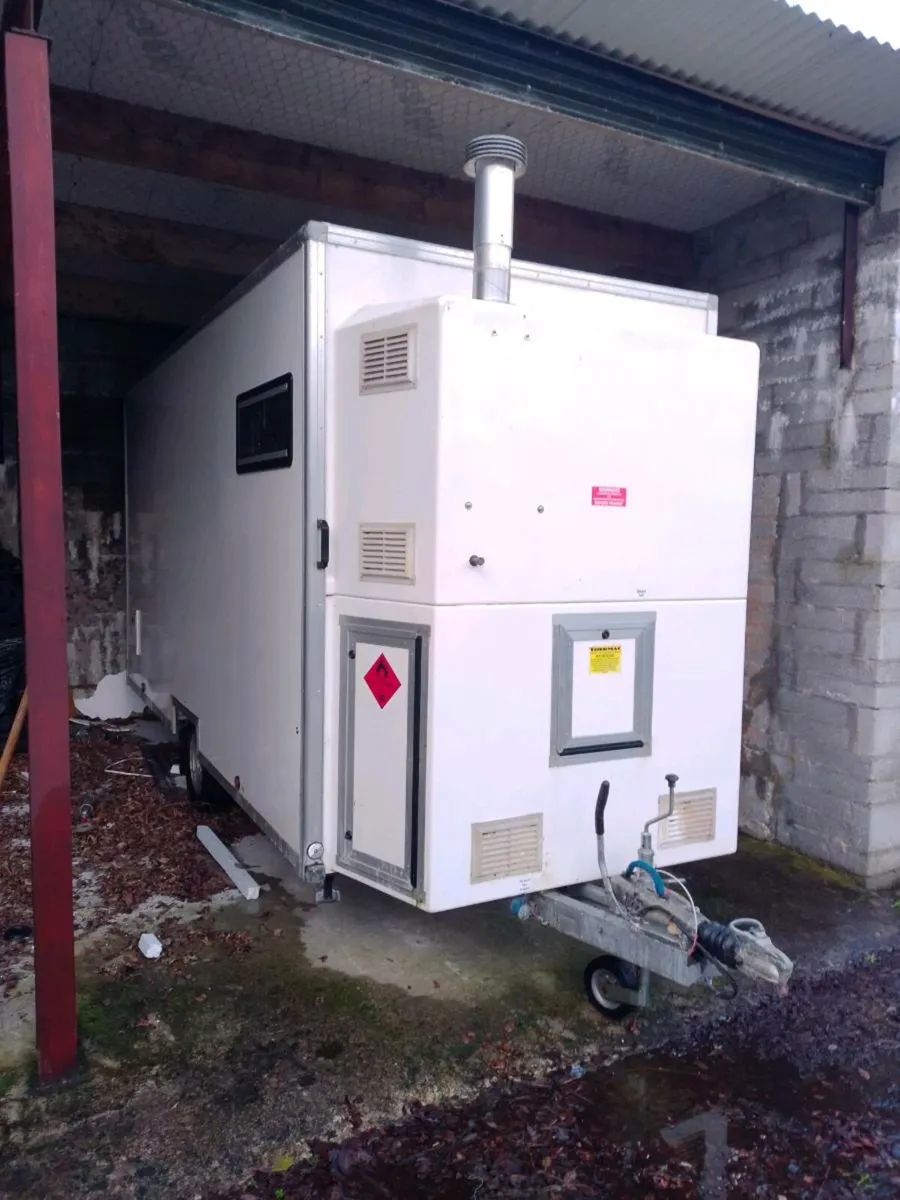Shower and canteen Decontamination Unit - Image 1
