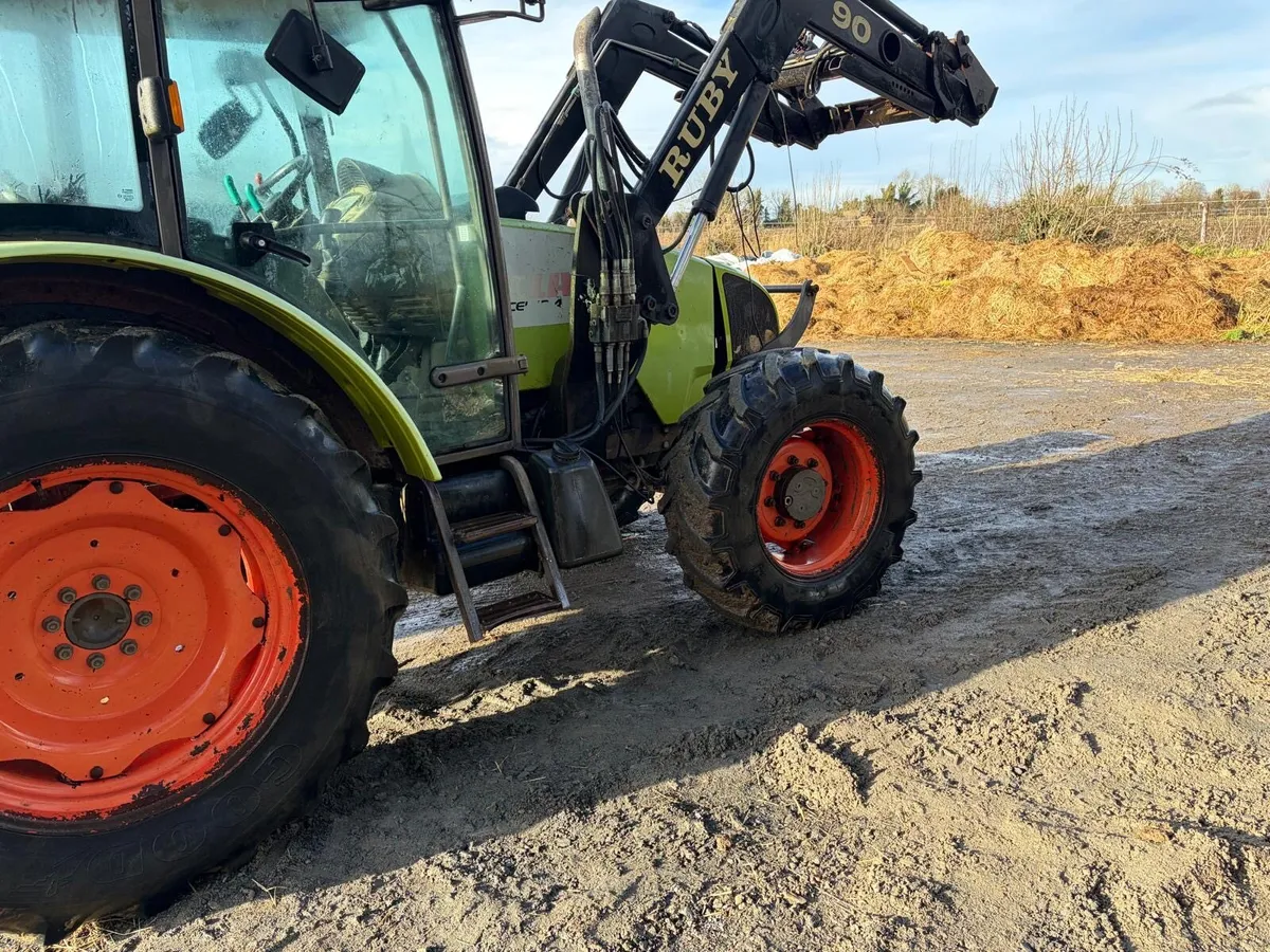 Claas 446 Celtis with front loader - Image 2