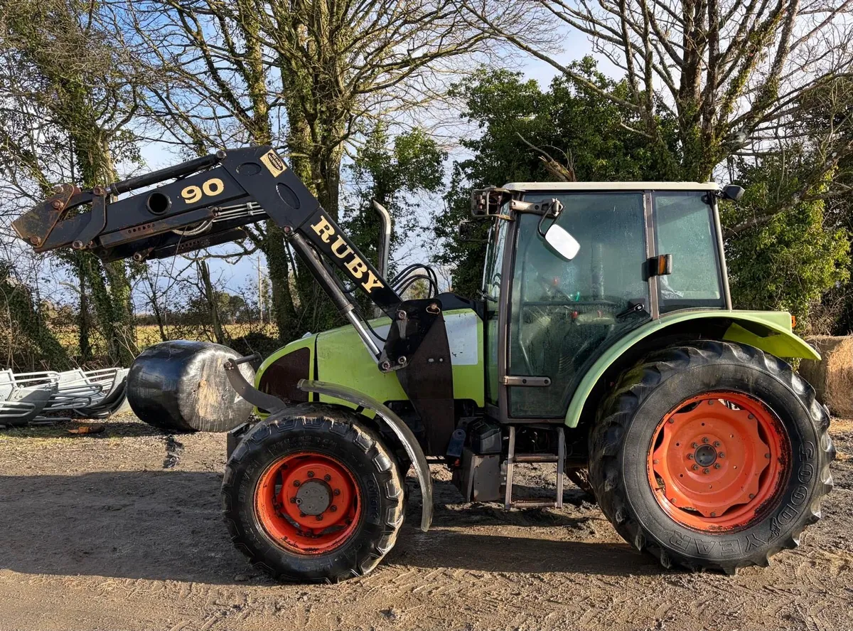 Claas 446 Celtis with front loader - Image 1