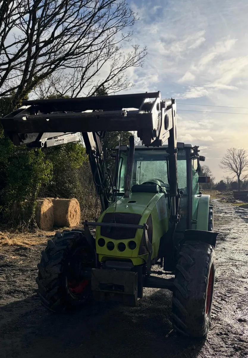 Claas 446 Celtis with front loader - Image 3
