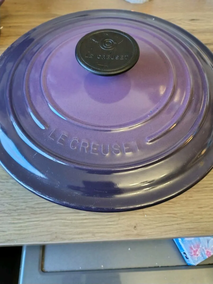 Le crueset 24 dutch oven - Image 1