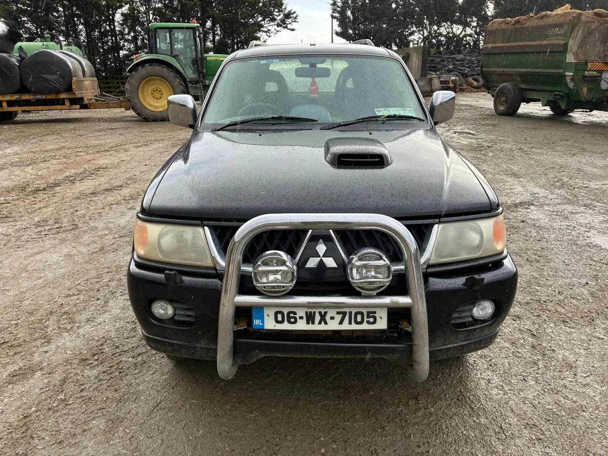 Mitsubishi pagero sport - Image 4