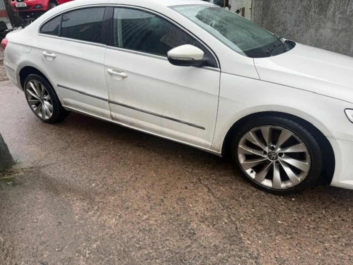 2011 VOLKSWAGEN PASSAT 2.0L-D - Image 2
