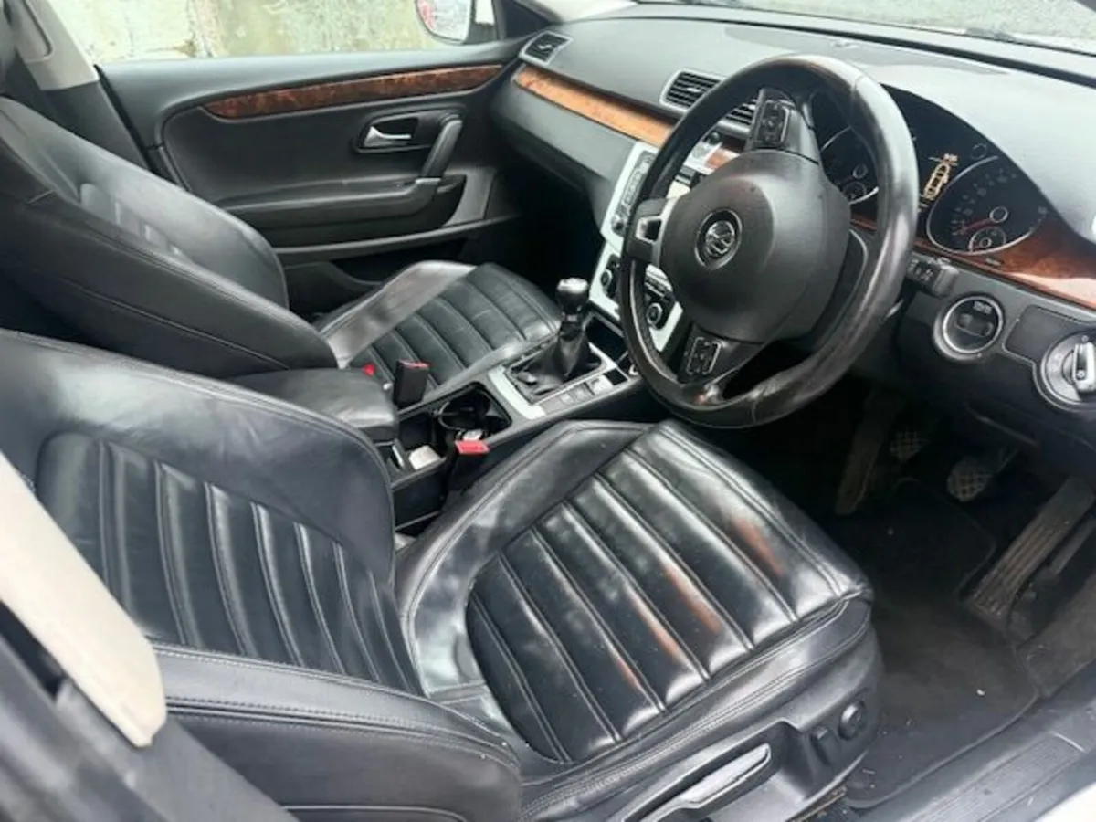 2011 VOLKSWAGEN PASSAT 2.0L-D - Image 4