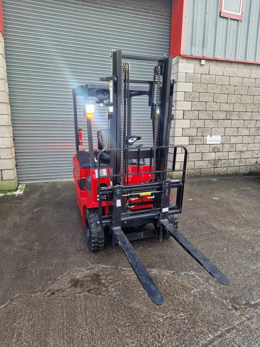 ELECTRIC FORKLIFT BRAND NEW - Image 1