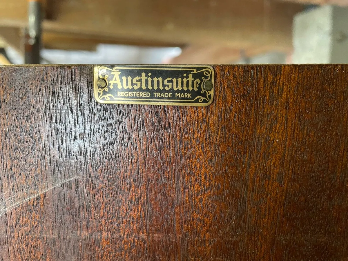 Beautiful mahogany wardrobe 3 compartment - Image 4