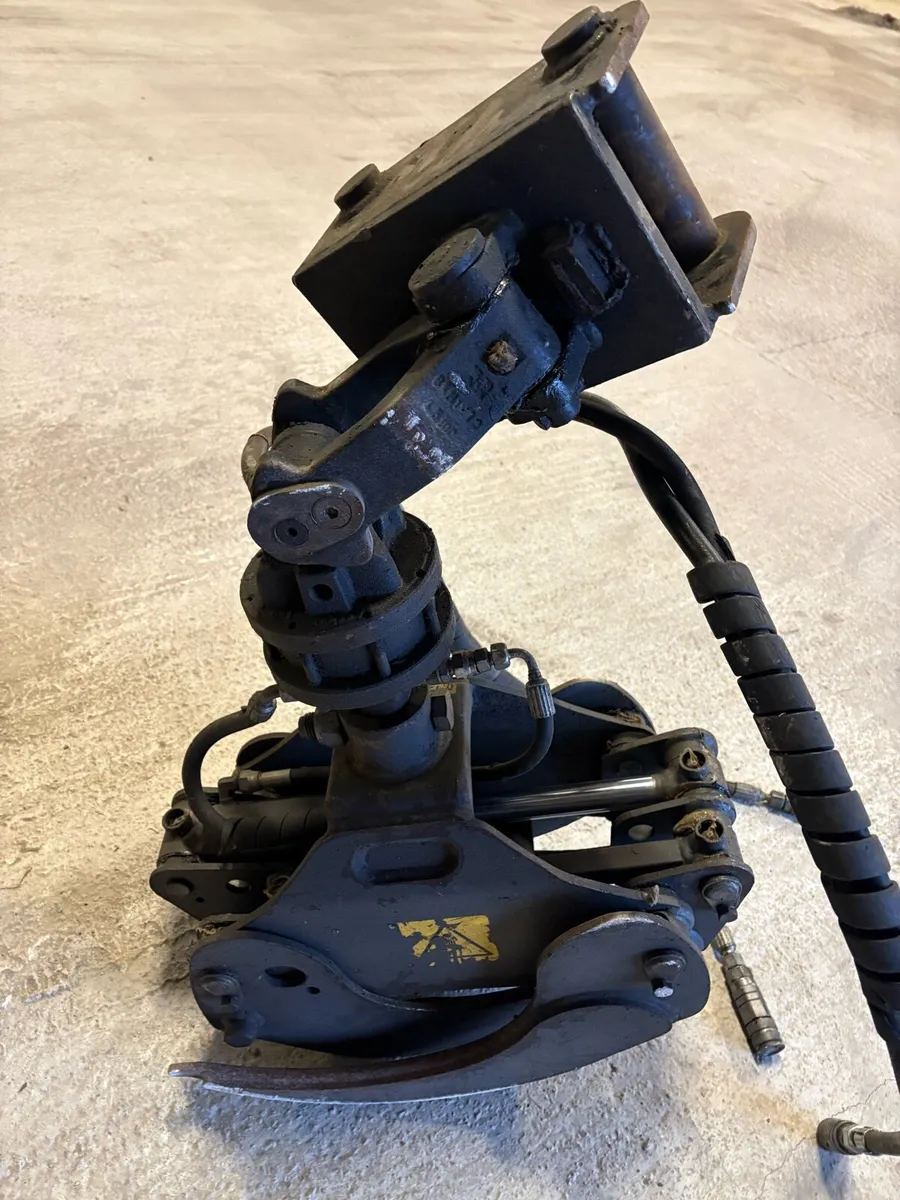 Rotating log grapple - Image 1