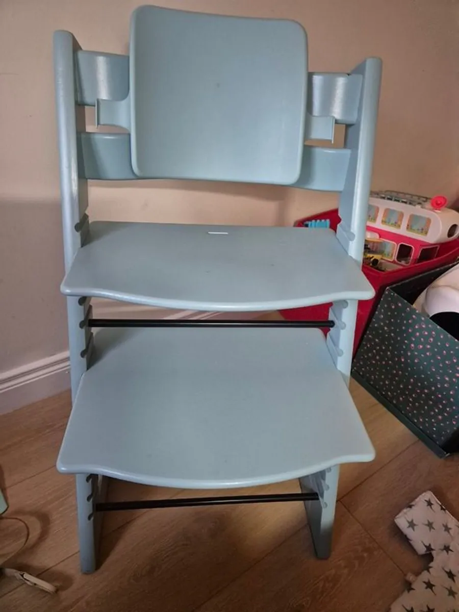 Click to see full view  Ask Rufus  Can it be used without the tray?   Does it come in other colours?   Is this high chair easy to assemble?   Ask something else Stokke Tripp Trapp High Chair (Glacier Green) with Stokke Tray (White) - Includes Tripp Trapp  - Image 2