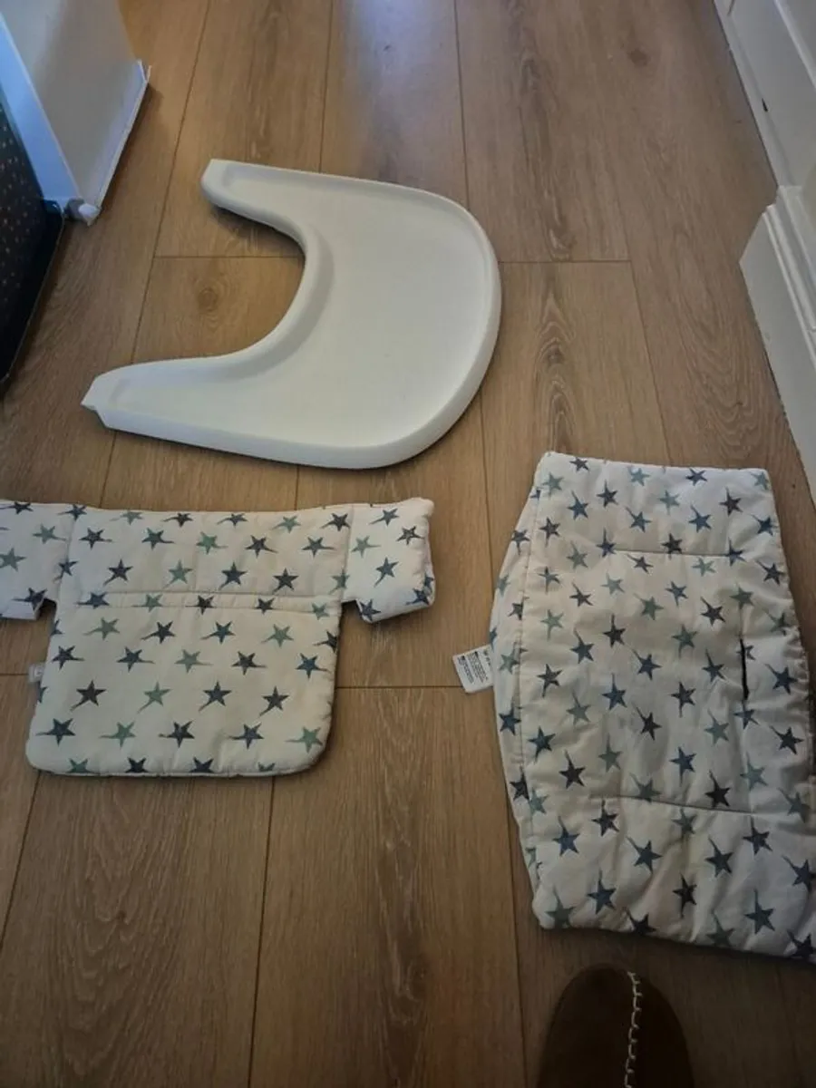 Click to see full view  Ask Rufus  Can it be used without the tray?   Does it come in other colours?   Is this high chair easy to assemble?   Ask something else Stokke Tripp Trapp High Chair (Glacier Green) with Stokke Tray (White) - Includes Tripp Trapp  - Image 3