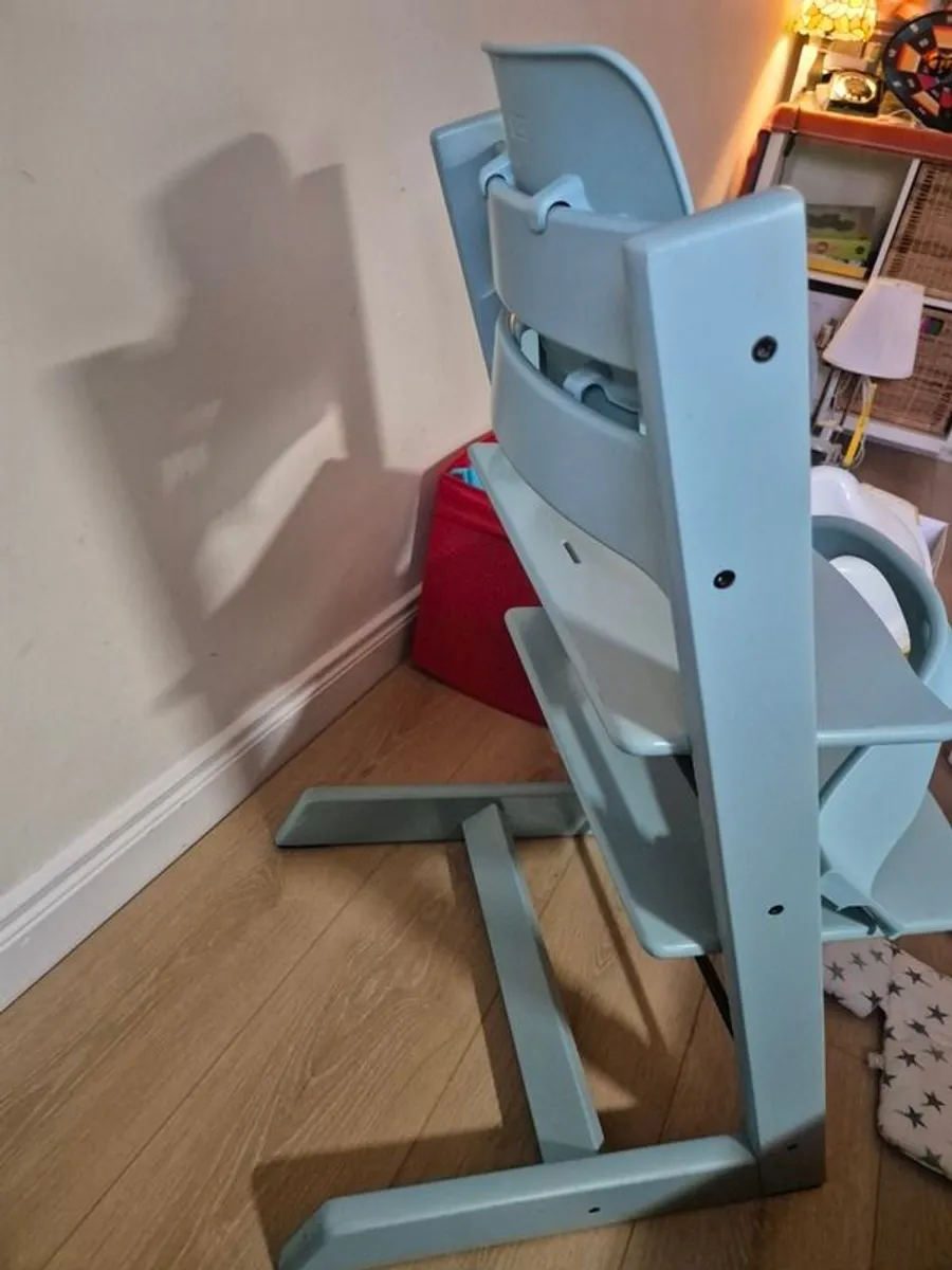 Click to see full view  Ask Rufus  Can it be used without the tray?   Does it come in other colours?   Is this high chair easy to assemble?   Ask something else Stokke Tripp Trapp High Chair (Glacier Green) with Stokke Tray (White) - Includes Tripp Trapp  - Image 4