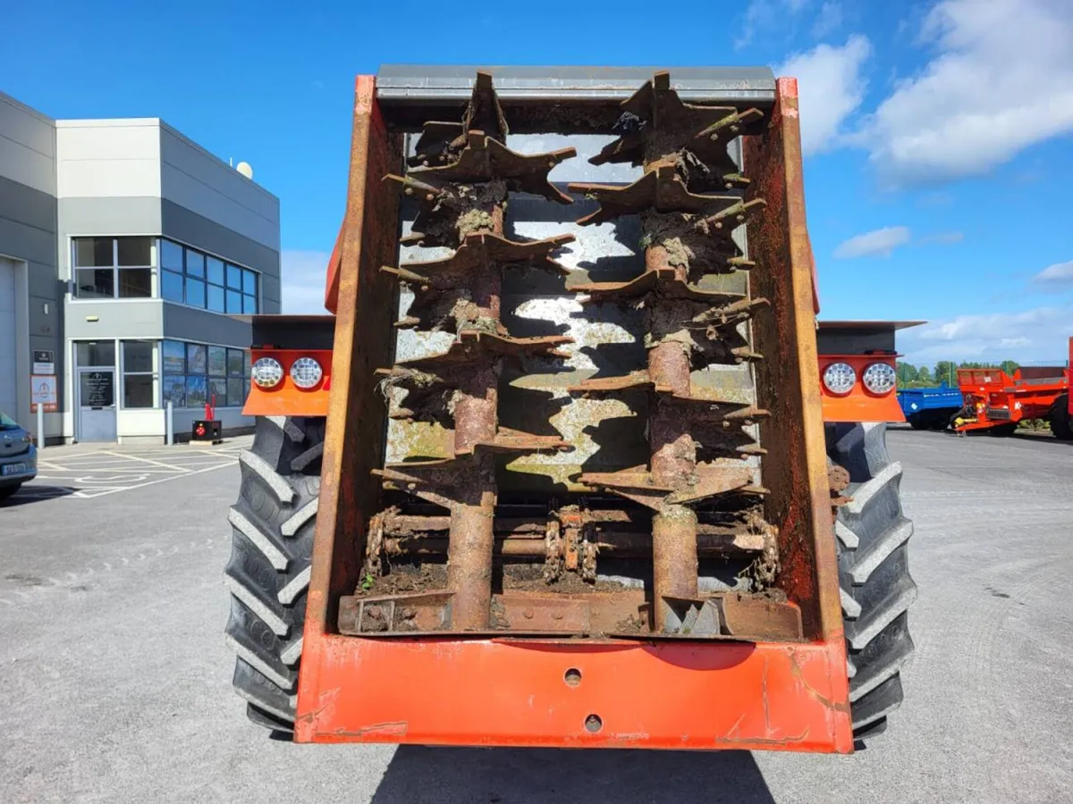 2020 Ktwo 9 Ton Rear Dischareg Spreader - Image 4