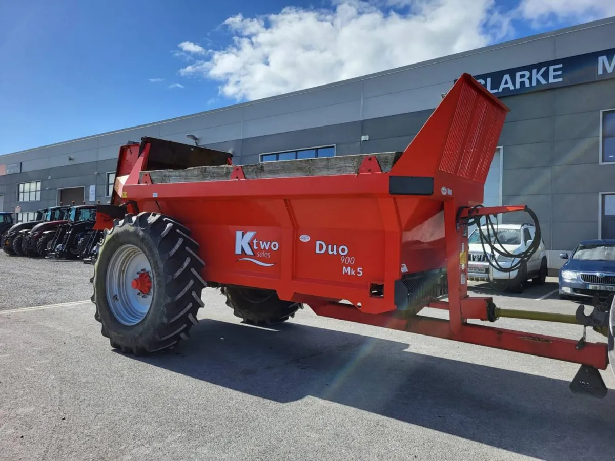 2020 Ktwo 9 Ton Rear Dischareg Spreader - Image 1