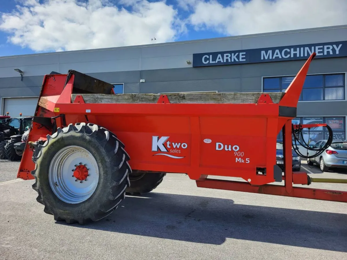 2020 Ktwo 9 Ton Rear Dischareg Spreader - Image 2