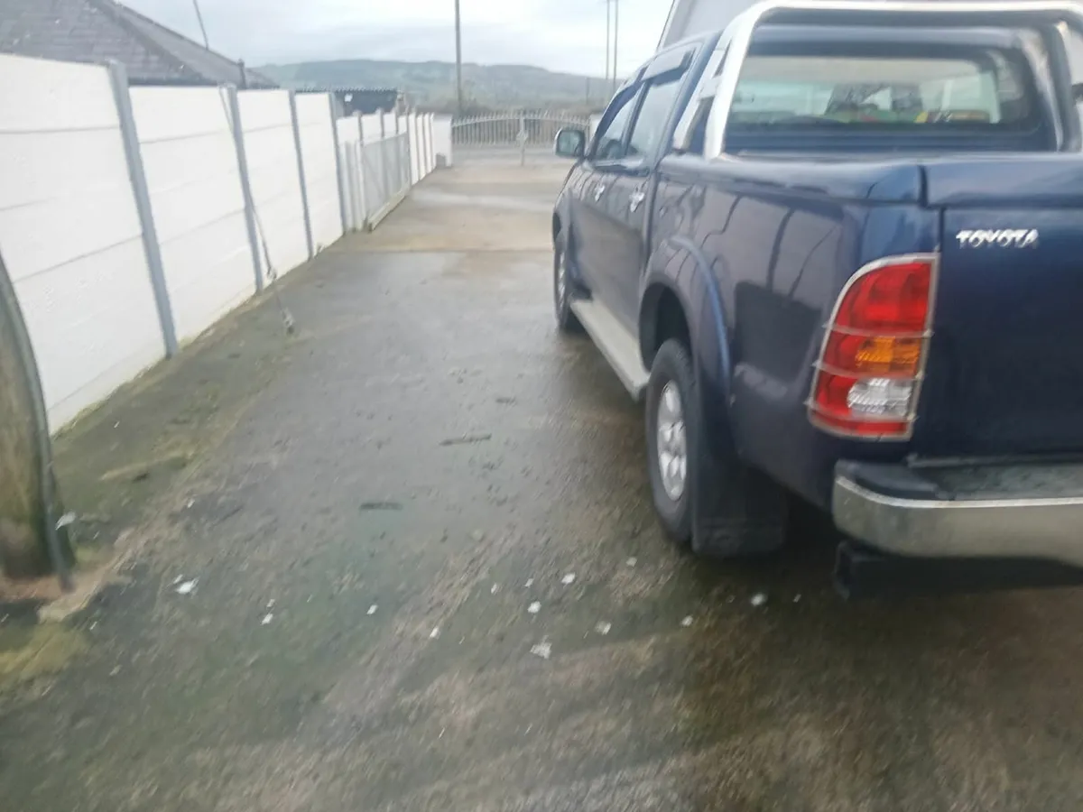 Toyota Hilux 2007 - Image 2