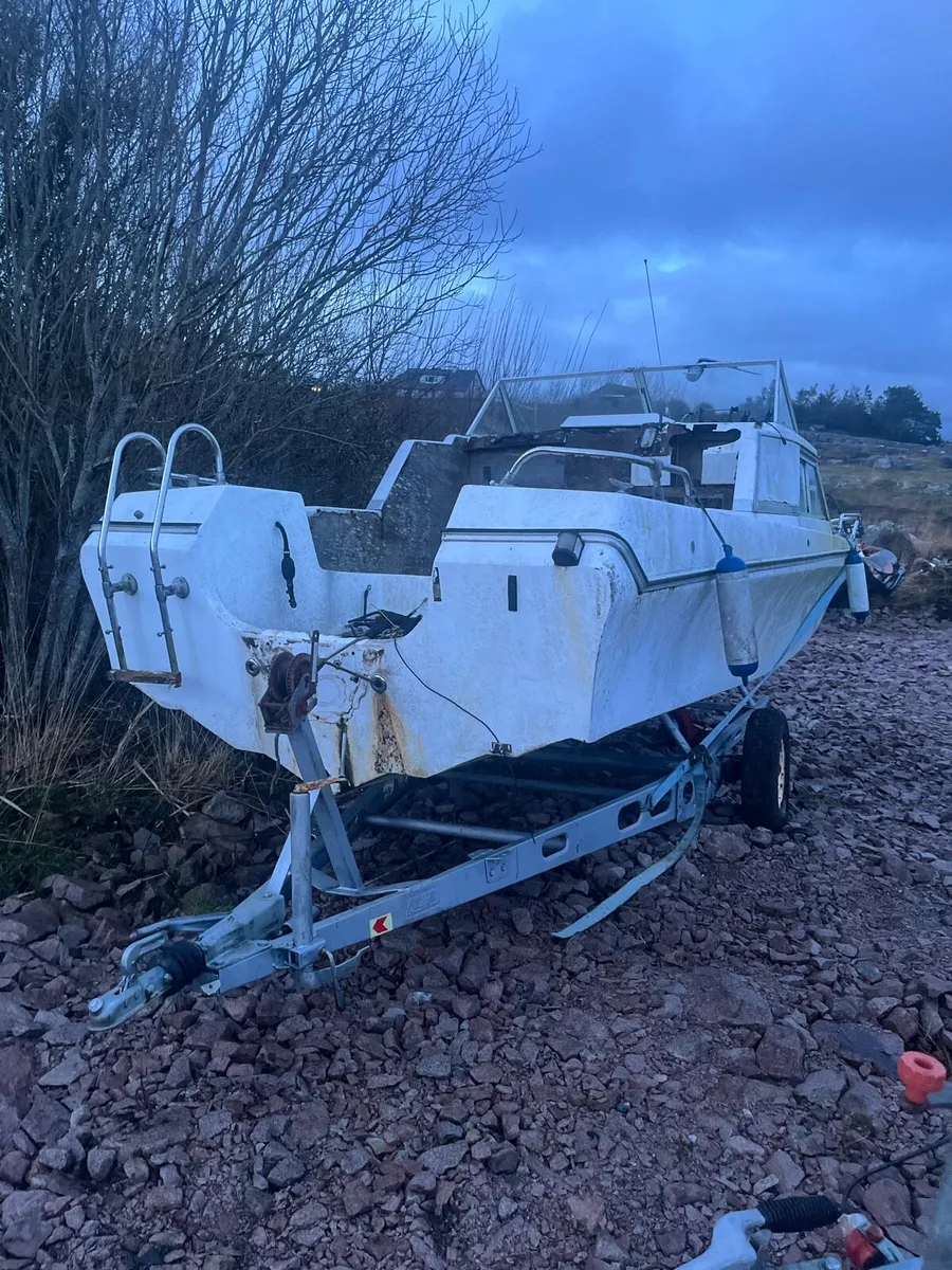 18ft Cabin Boat and Trailer - Image 4