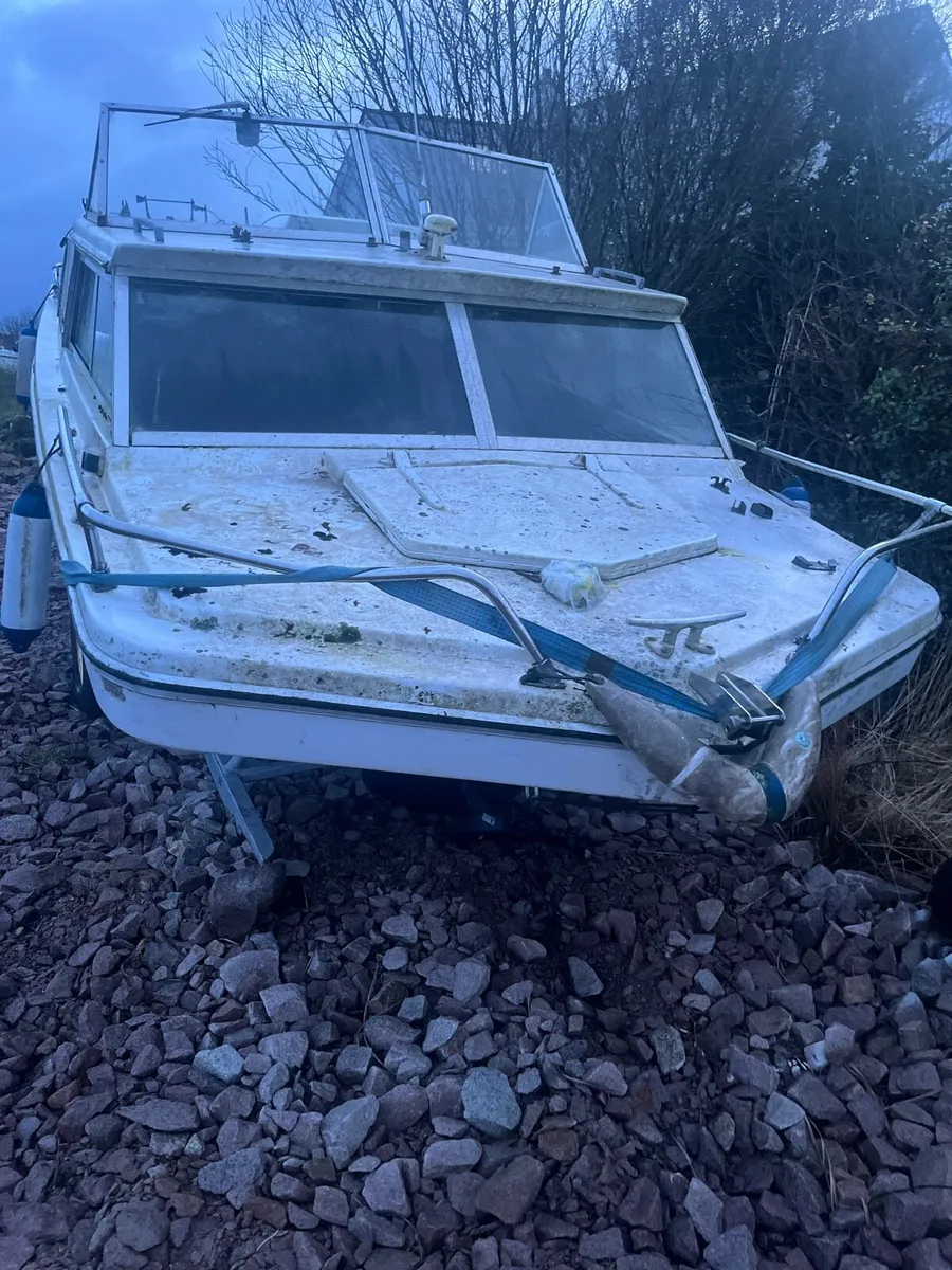 18ft Cabin Boat and Trailer - Image 2