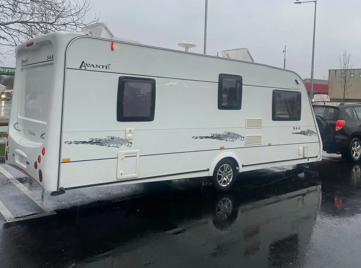 2010 Eldiss 4/5 berth fixed bed and remote mover - Image 2